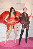 PEOPLE - Adriana Lima mit ihrem Victoria's Secret Engel bei Madame Tussauds 
