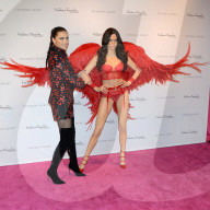 PEOPLE - Adriana Lima mit ihrem Victoria's Secret Engel bei Madame Tussauds 