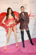 PEOPLE - Adriana Lima mit ihrem Victoria's Secret Engel bei Madame Tussauds 