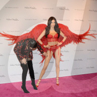 PEOPLE - Adriana Lima mit ihrem Victoria's Secret Engel bei Madame Tussauds 