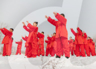 FEATURE - Chinesische Lehrer und Schüler trainieren Tai Chi im Schnee