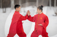 FEATURE - Chinesische Lehrer und Schüler trainieren Tai Chi im Schnee