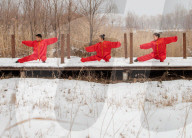 FEATURE - Chinesische Lehrer und Schüler trainieren Tai Chi im Schnee