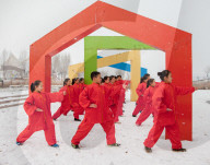 FEATURE - Chinesische Lehrer und Schüler trainieren Tai Chi im Schnee