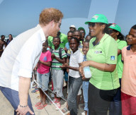 PEOPLE - Prinz Harry mit 'Surfers Not Street Children' am Beach von Durban