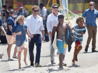 PEOPLE - Prinz Harry mit 'Surfers Not Street Children' am Beach von Durban