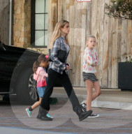 PEOPLE - Denise Richards mit den Kids in Malibu unterwegs