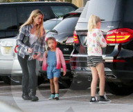 PEOPLE - Denise Richards mit den Kids in Malibu unterwegs