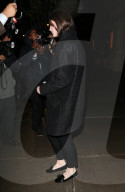 PEOPLE - Keira Knightley im schwarzen Mantel und Ballerinas in New York