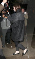 PEOPLE - Keira Knightley im schwarzen Mantel und Ballerinas in New York