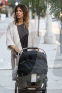 PEOPLE - Elisabetta Canalis füttert ihr Baby