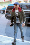 PEOPLE - Pharrell Williams in cooler Bomber Jacke