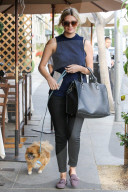 PEOPLE - Mischa Barton unterwegs in Beverly Hills