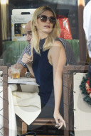 PEOPLE - Mischa Barton unterwegs in Beverly Hills
