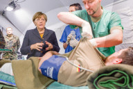 NEWS - Angela Merkel besucht Truppen in Ostfriesland