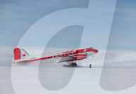NEWS - 'Snow Eagle 601' landet für die Polarforschung in der Antarktis
