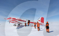 NEWS - 'Snow Eagle 601' landet für die Polarforschung in der Antarktis