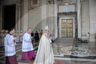 NEWS - Rom: Der Papst öffnet die heilige Pforte