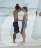 EXKLUSIV - Jaden Smith und Sarah Snyder am Beach von Miami