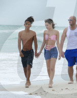 EXKLUSIV - Jaden Smith und Sarah Snyder am Beach von Miami