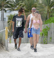 EXKLUSIV - Jaden Smith und Sarah Snyder am Beach von Miami