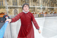 FEATURE - Chorknaben beim Schlittschuhlaufen in Winchester