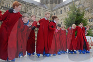 FEATURE - Chorknaben beim Schlittschuhlaufen in Winchester