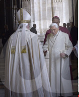NEWS - Rom: Ex Papst Benedikt bei der Eröffnung der Heiligen Pforte anwesend