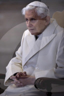 NEWS - Rom: Ex Papst Benedikt bei der ErÃ¶ffnung der Heiligen Pforte anwesend
