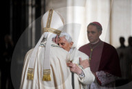 NEWS - Rom: Ex Papst Benedikt bei der Eröffnung der Heiligen Pforte anwesend