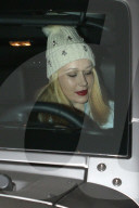 PEOPLE - Iggy Azalea verlässt das 'Skin Care Center' mit Schürze