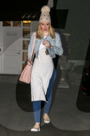 PEOPLE - Iggy Azalea verlässt das 'Skin Care Center' mit Schürze