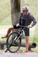 PEOPLE - Harrison Ford mit dem Velo in Sydney unterwegs