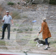 EXKLUSIV - Keine Hemmungen! Kate Upton's Hund lässt sich beim 'grossen Geschäft' ablichten