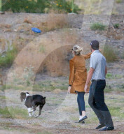 EXKLUSIV - Keine Hemmungen! Kate Upton's Hund lässt sich beim 'grossen Geschäft' ablichten