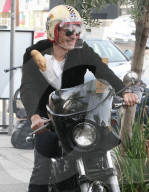 EXKLUSIV - Olivier Martinez nimmt ein Baguette zur Brust