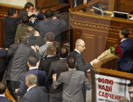 NEWS - Kiev: Rauferei im ukrainischen Parlament
