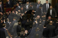 NEWS - Kiev: Rauferei im ukrainischen Parlament