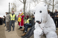 NEWS - Paris: Greenpeace-Aktion am Triumphbogen