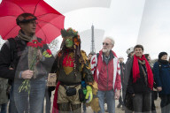NEWS - Paris: Greenpeace-Aktion am Triumphbogen