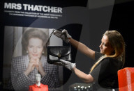 PEOPLE - Margaret Thatcher Auktion bei Christies in London
