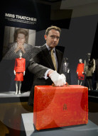 PEOPLE - Margaret Thatcher Auktion bei Christies in London