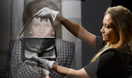 PEOPLE - Margaret Thatcher Auktion bei Christies in London