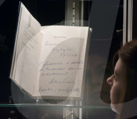 PEOPLE - Margaret Thatcher Auktion bei Christies in London