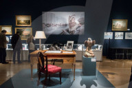 PEOPLE - Margaret Thatcher Auktion bei Christies in London