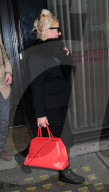 PEOPLE - Kim Wilde unterwegs in London