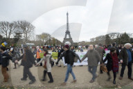 Climate activists protest COP21 pact NEWS - Paris: Umweltschützer protestieren gegen Klimagipfel
