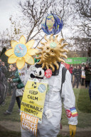 Climate activists protest COP21 pact NEWS - Paris: Umweltschützer protestieren gegen Klimagipfel
