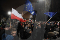 NEWS - Polen: Demos pro und contra die Regierung