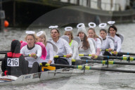 FEATURE - Kostüm Bootrennen in Cambridge
